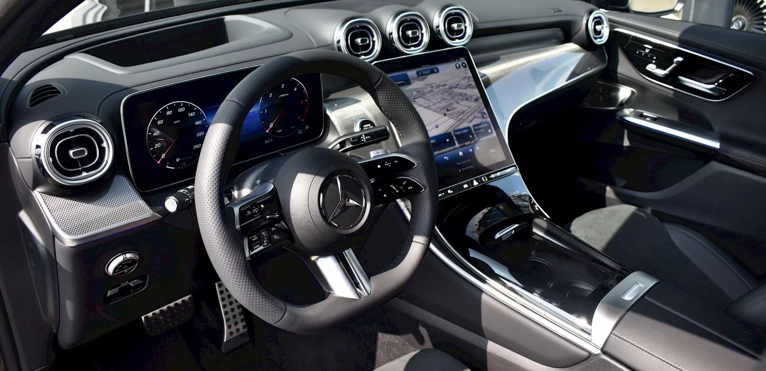 GLC-220d-4MATIC-Coupe_6-2560x1241